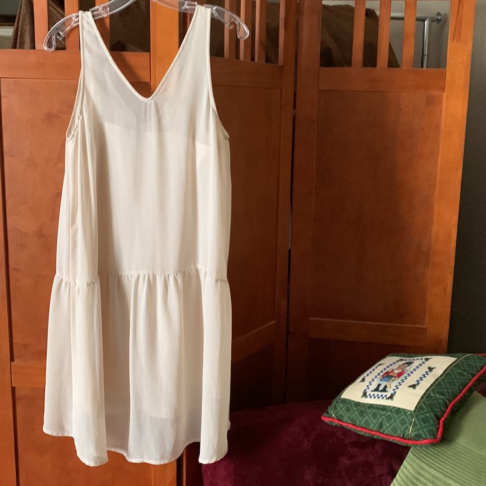 Decorative Lace Neckline Sheath Under Hi Lo Sleeveless Dress - Picture 2 of 8